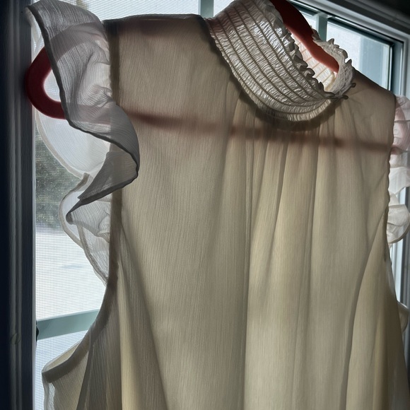 Beautiful Pretty Feminine Blouse - Picture 2 of 6